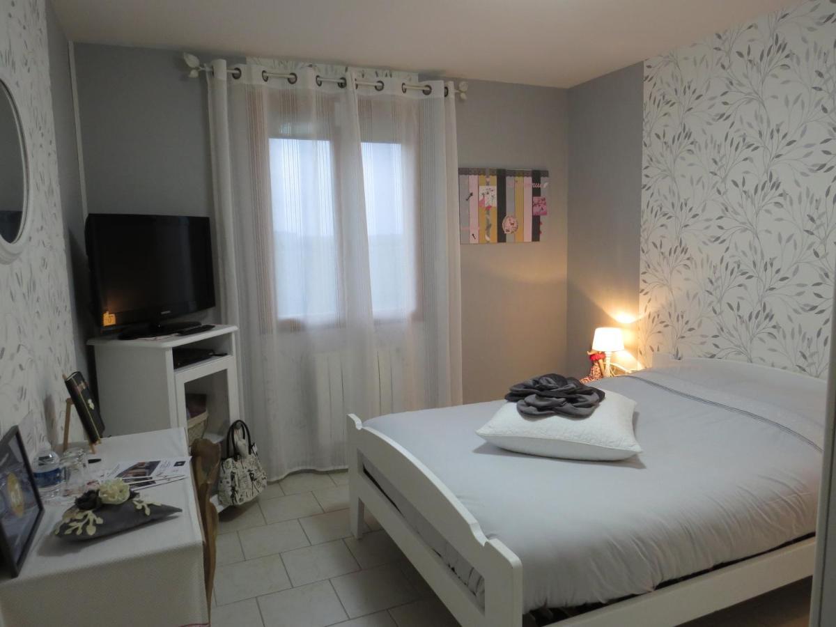 Chambre D'Hotes La Cle Du Bonheur Manthelon Buitenkant foto